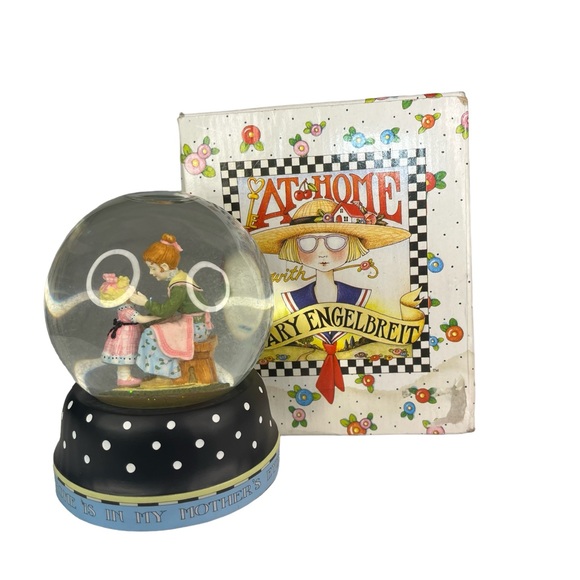 Mary Engelbreit Other - Mary Englebreit My Home Is In My Mothers Eyes Musical Snowglobe Vintage 2000